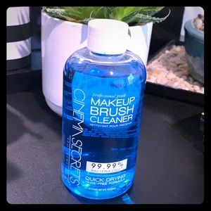 Make up brush cleaner professional grade